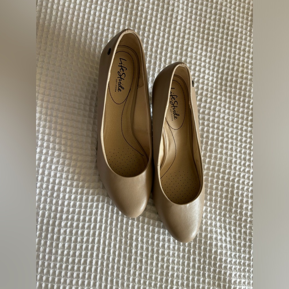 LifeStride Nude Heels